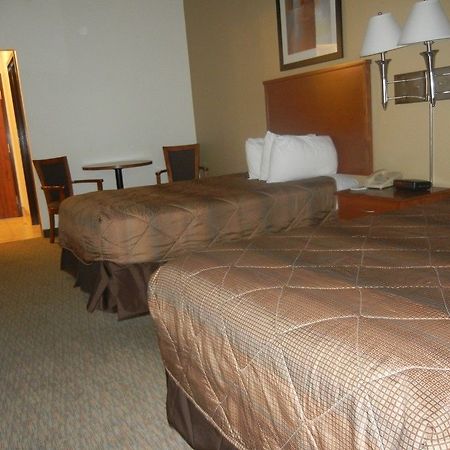 Days Inn By Wyndham Phenix City Near Fort Moore Εξωτερικό φωτογραφία