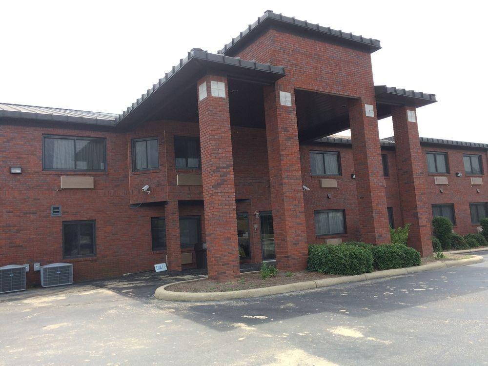Days Inn By Wyndham Phenix City Near Fort Moore Εξωτερικό φωτογραφία