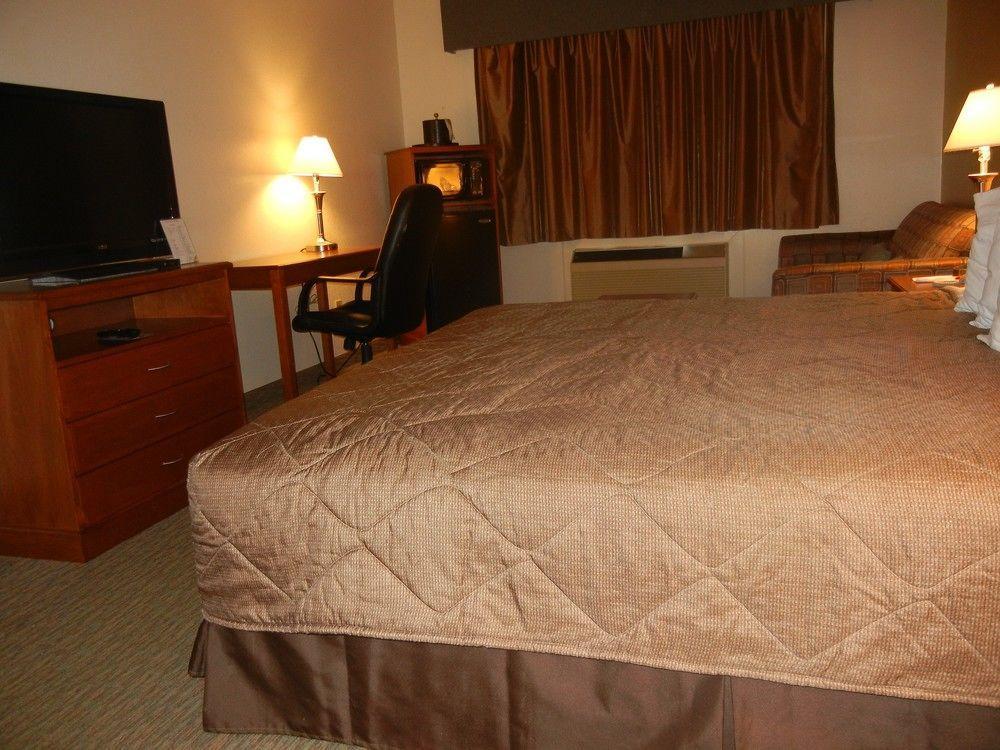 Days Inn By Wyndham Phenix City Near Fort Moore Εξωτερικό φωτογραφία