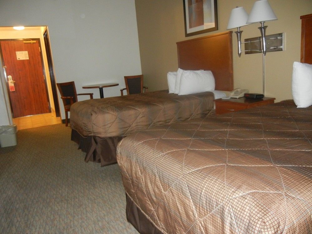 Days Inn By Wyndham Phenix City Near Fort Moore Εξωτερικό φωτογραφία