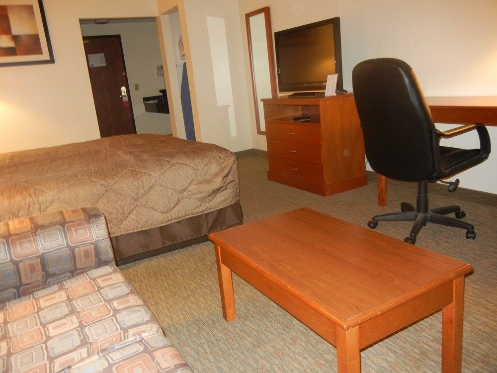 Days Inn By Wyndham Phenix City Near Fort Moore Εξωτερικό φωτογραφία
