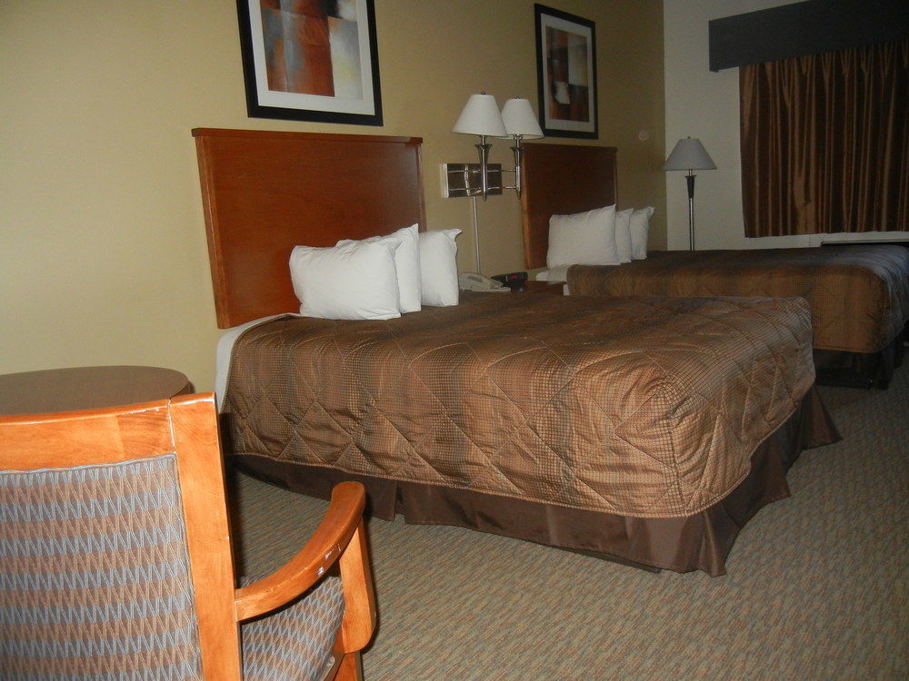 Days Inn By Wyndham Phenix City Near Fort Moore Εξωτερικό φωτογραφία