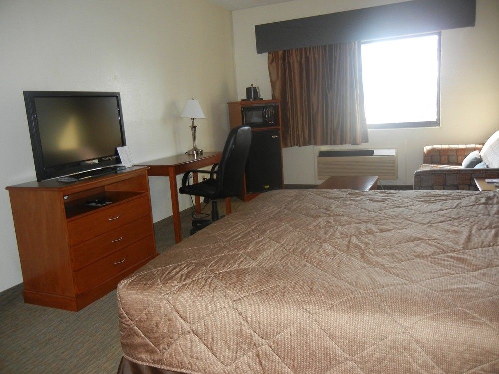 Days Inn By Wyndham Phenix City Near Fort Moore Εξωτερικό φωτογραφία