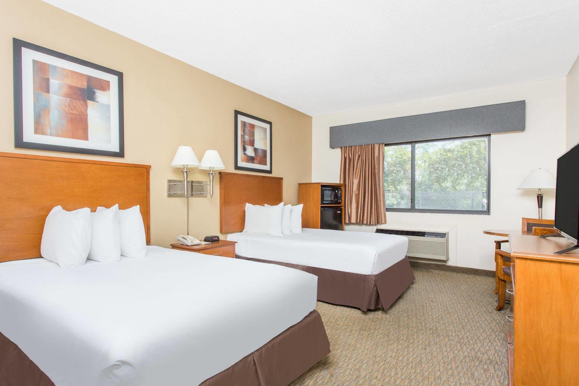 Days Inn By Wyndham Phenix City Near Fort Moore Εξωτερικό φωτογραφία