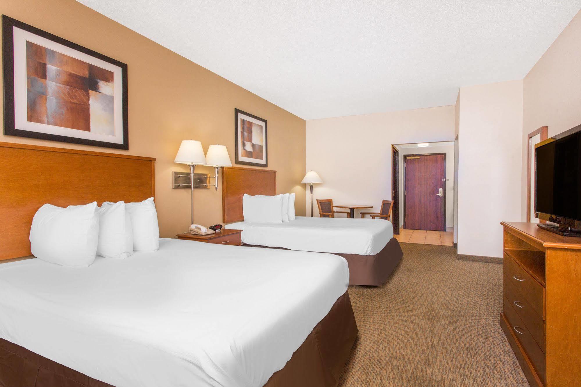 Days Inn By Wyndham Phenix City Near Fort Moore Εξωτερικό φωτογραφία