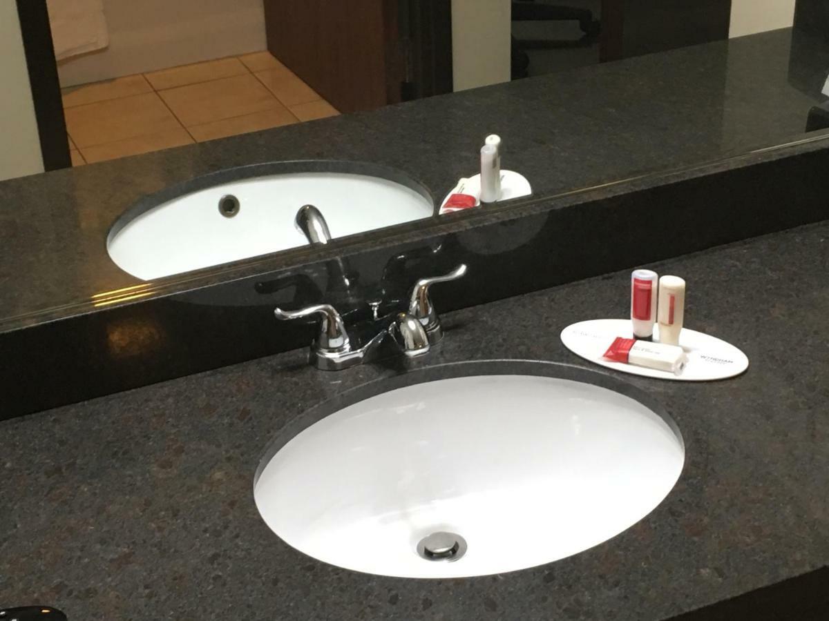 Days Inn By Wyndham Phenix City Near Fort Moore Εξωτερικό φωτογραφία