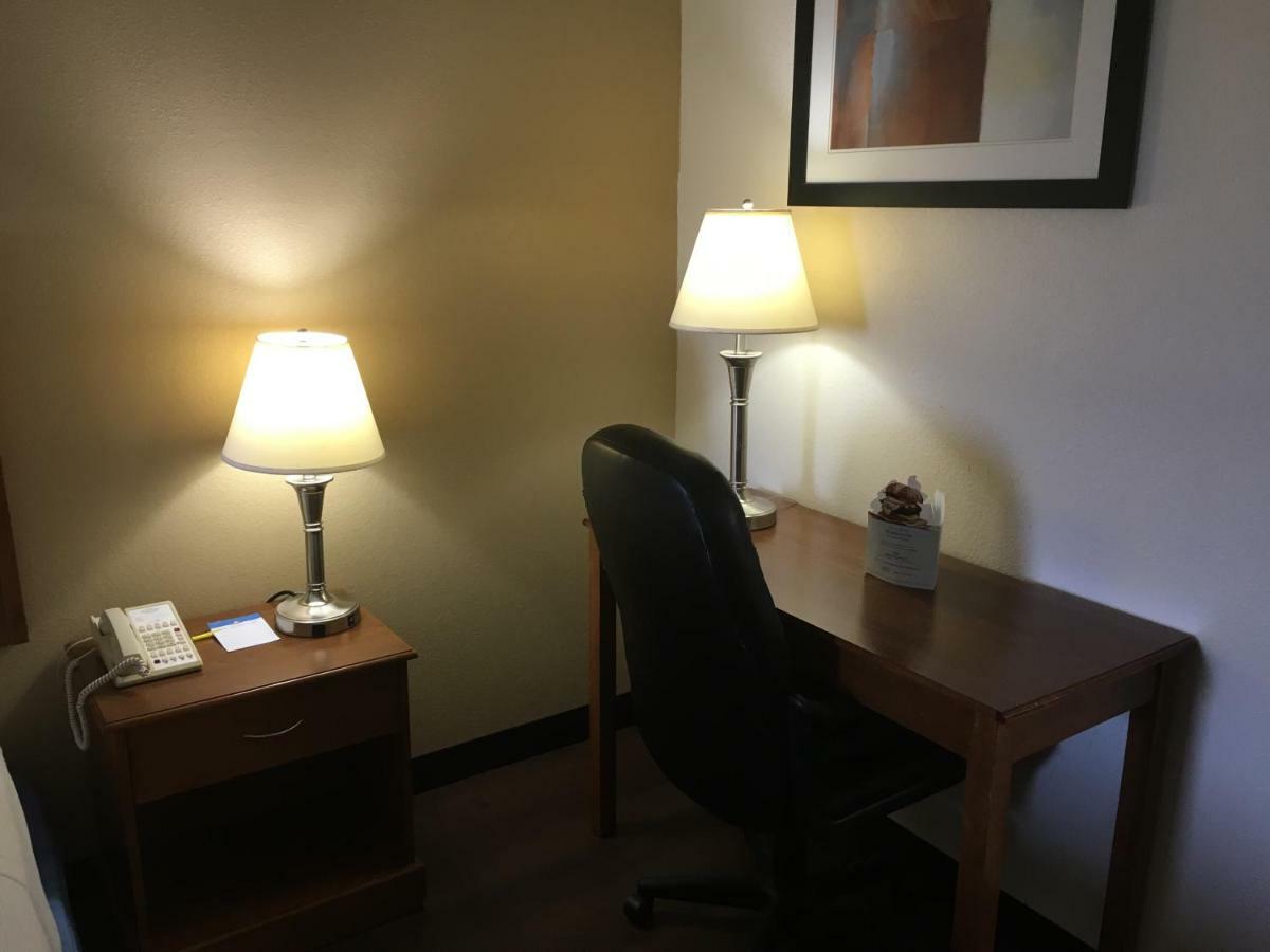 Days Inn By Wyndham Phenix City Near Fort Moore Εξωτερικό φωτογραφία